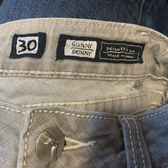 Miss Me Sunny Skinny - Picture 6 of 7